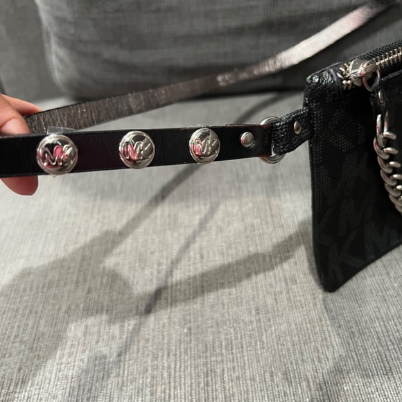 Michael Kors Womens Fanny Pack Belt Bag - Picture 2 of 7